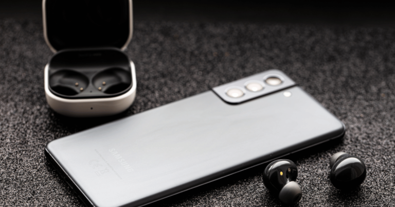 Samsung UI 5.1 - foto do celular, e fone de ouvido sem fio da samsung